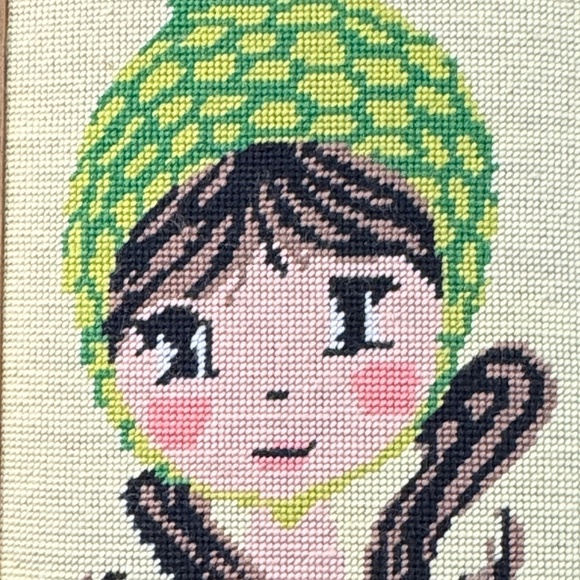 Vintage 1970s needlework art, Girl with Green Hat, faux bamboo wood framed - Picture 3 of 4
